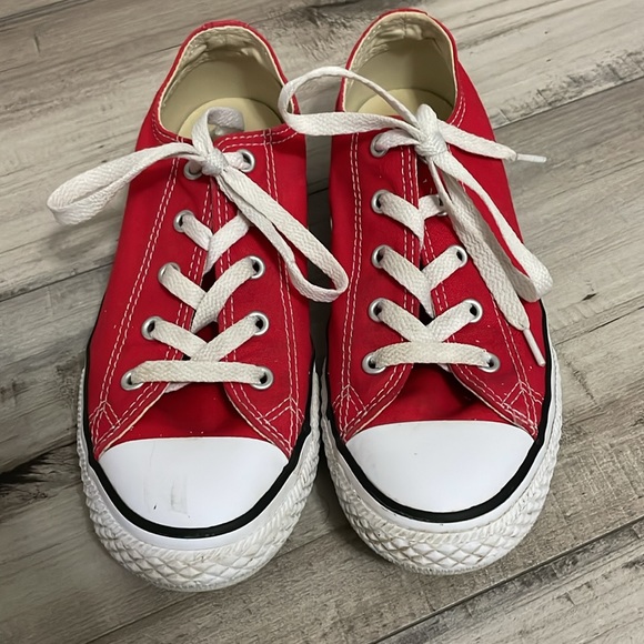 Very gently worn Converse All Star Low Tops in Red - Kids Size 3 - Picture 3 of 11